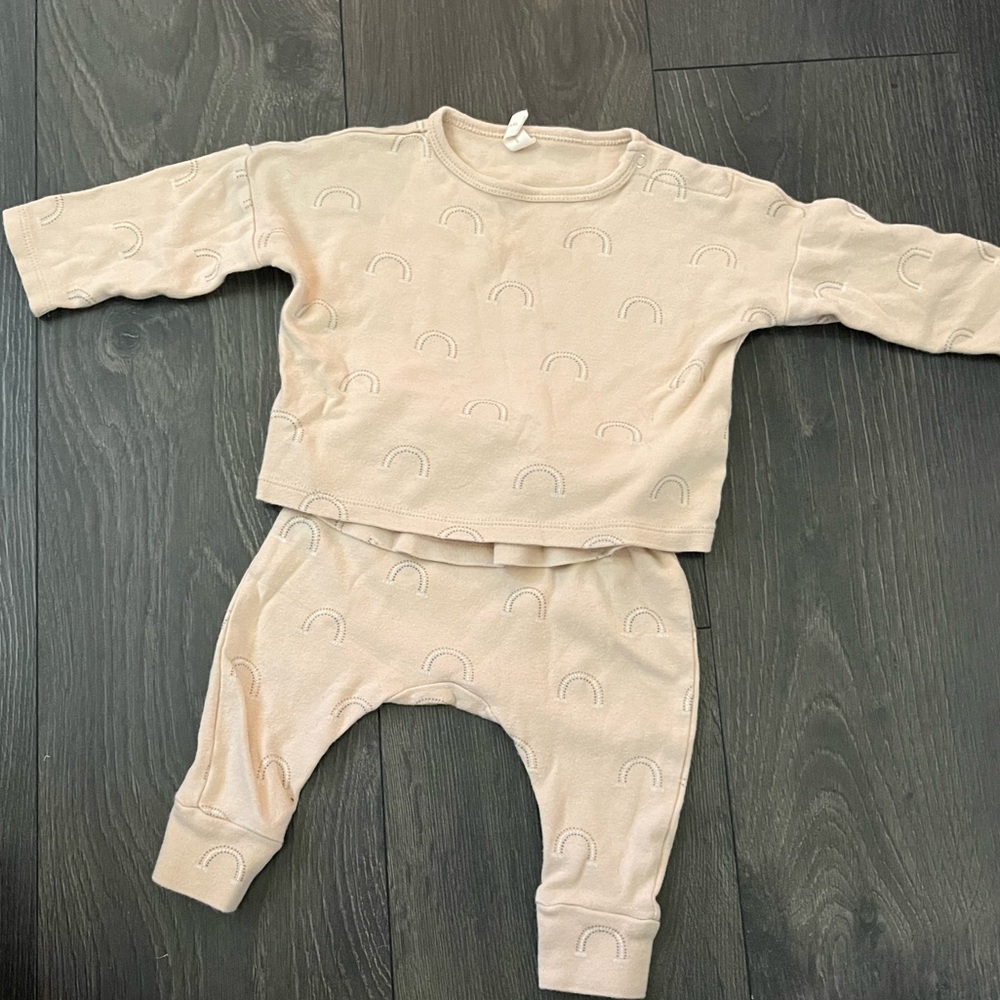 Q by Quincy Mae neutral rainbow suit size 6-12 months